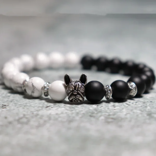 Bracelet perles avec pendentif bouledogue – onyx et cuivre – Image 3